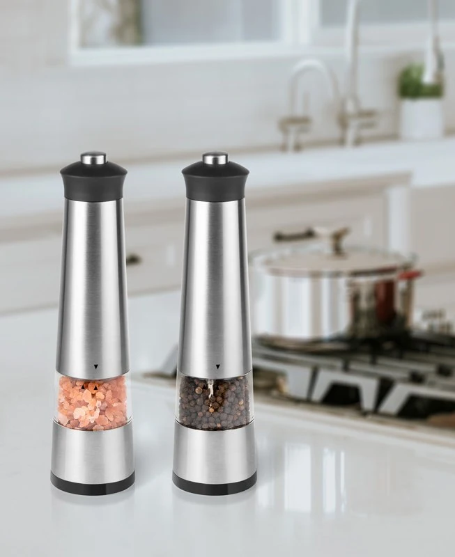 Salt and pepper grinder photography 1